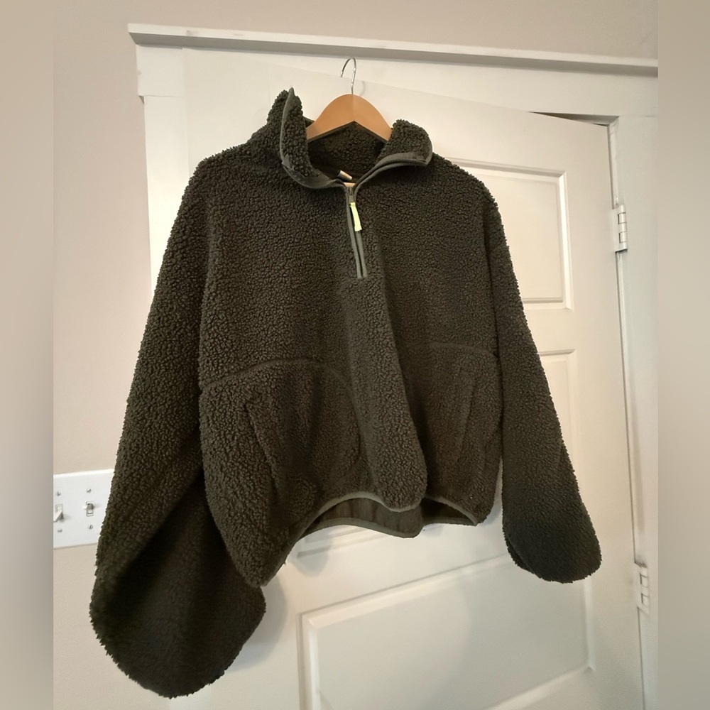 Old Navy Size L Cropped dark green fleece quarter zip with pockets